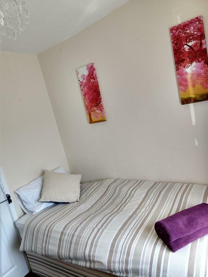 Rowe Gardens - Self Catering - Guesthouse Style - Comfortable Twin Or Double Rooms - Quiet Residential Area Workington Dış mekan fotoğraf