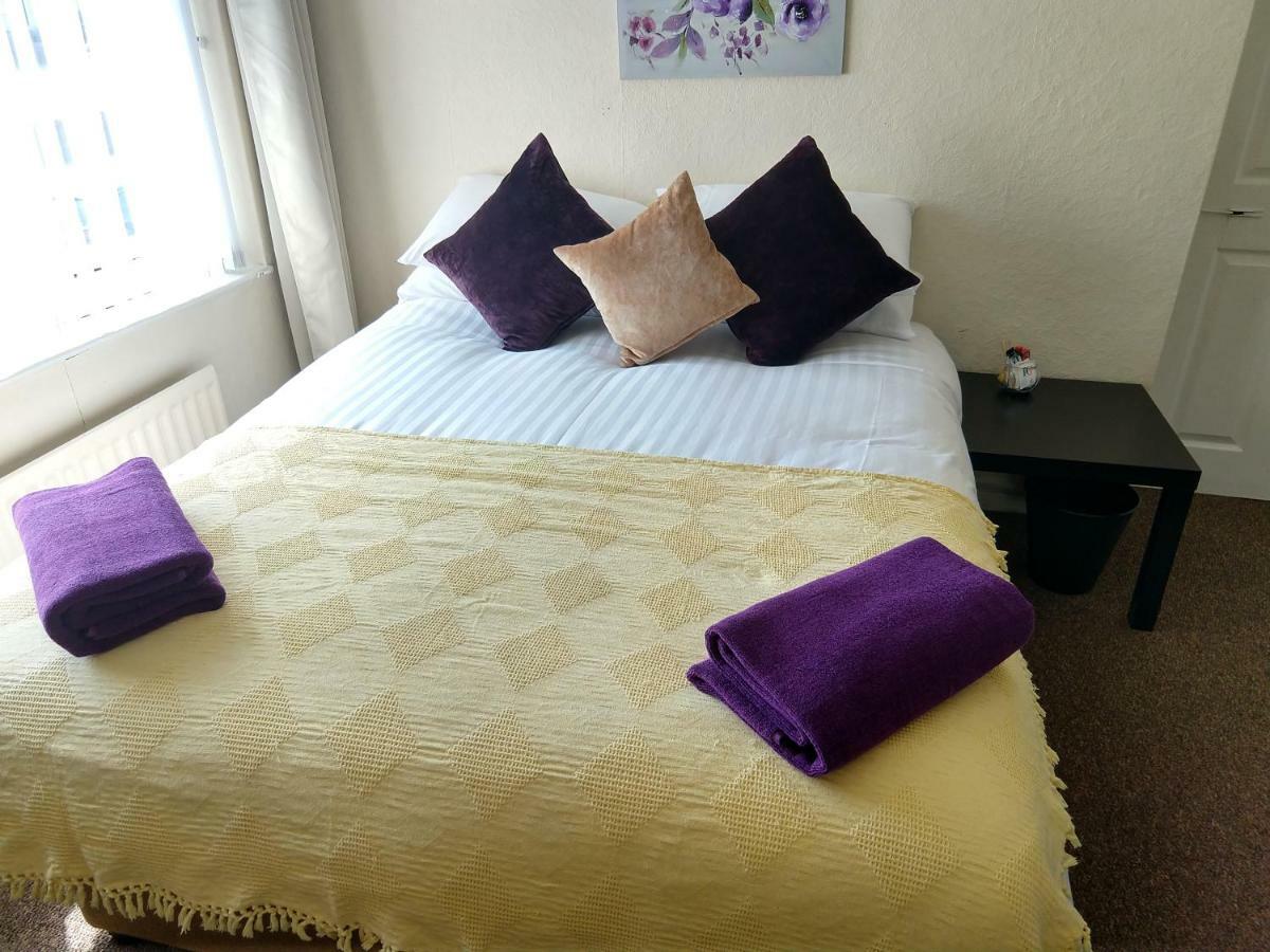 Rowe Gardens - Self Catering - Guesthouse Style - Comfortable Twin Or Double Rooms - Quiet Residential Area Workington Dış mekan fotoğraf